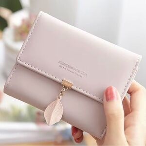 Prettzys Collection Women's Pale Pink Bifold Wallet